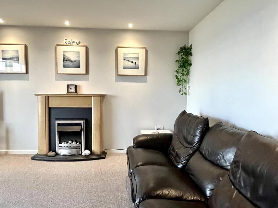Beachfront Bliss With Spectacular Views Llanelli Exterior foto