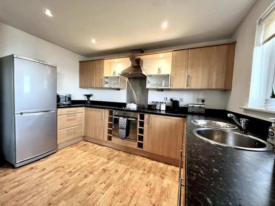 Beachfront Bliss With Spectacular Views Llanelli Exterior foto
