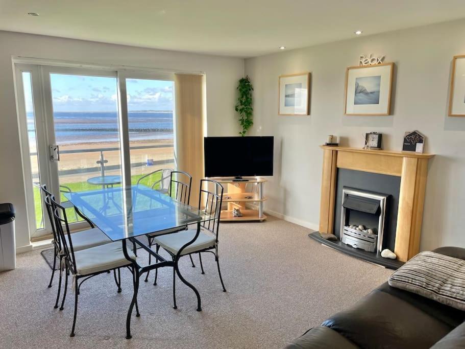 Beachfront Bliss With Spectacular Views Llanelli Exterior foto